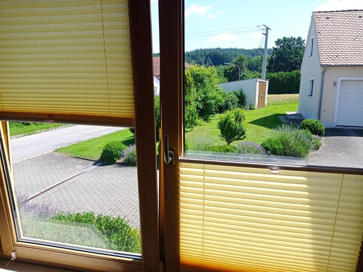 Schoene Helle Ferienwohnung In Waldnaehe Berching Dış mekan fotoğraf